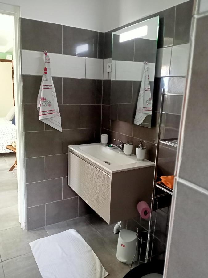 Paradis Cache - Confort Terrasse - Kybo Karaib Location - Pkg - Mtgne Sainte-Marie Zewnętrze zdjęcie